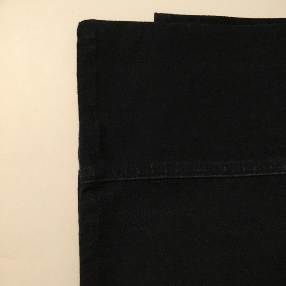 7 For All Mankind - Picture 16 of 16